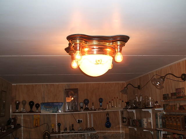 39 - Wynyard railway station light - c. 1925.JPG