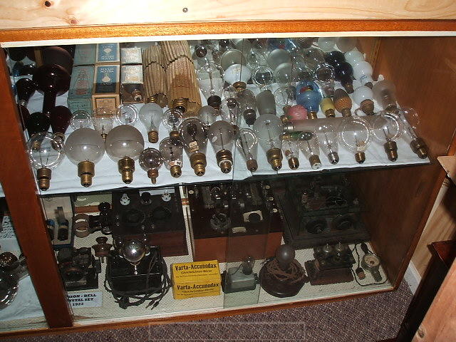 28 - Other lamps_ small radios etc.JPG